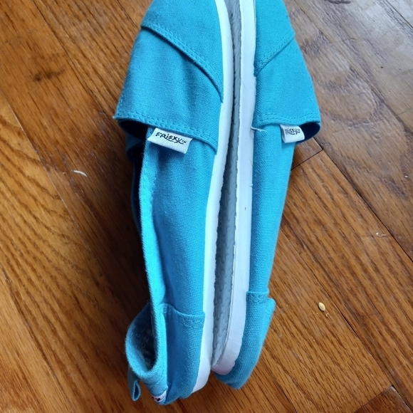 Women’s Bleu canvas Flat slip on Size 8 in Excellent Used Condition - Picture 8 of 8